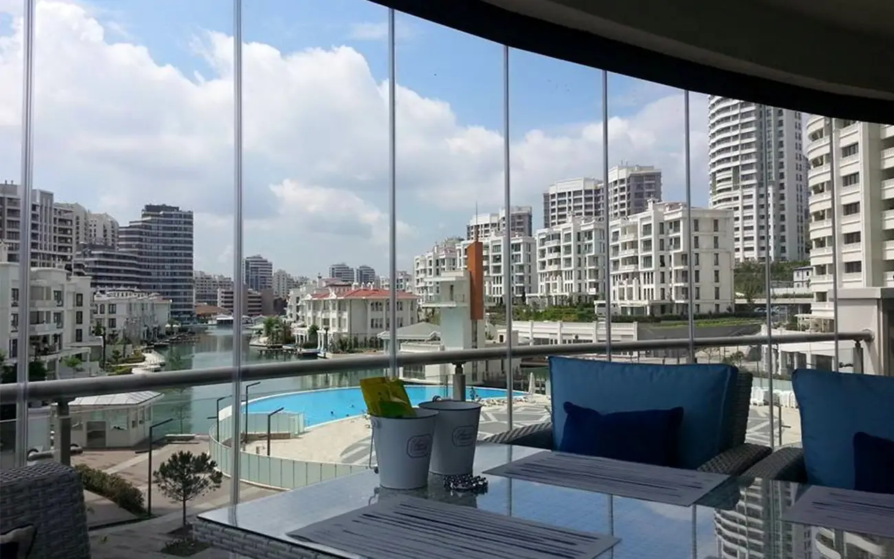 Cam Balkon